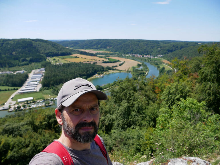 Mehr über den Artikel erfahren Ein Sommertag ohne Gipfel – Schlaufenweg 25 im Altmühltal