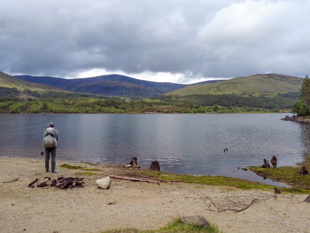 Pause am Loch Beinn a' Mheadhoin